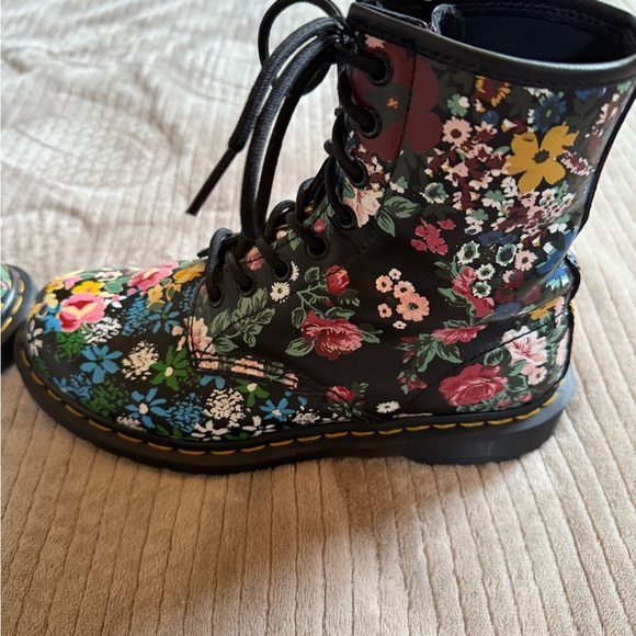 Dr. Martens Women's Floral Mash Up 1460 - Picture 7 of 7